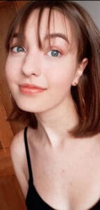 Head and shoulders picture of Cara Rowland